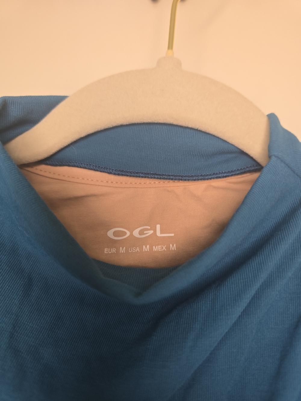 OGL Eco-SkinKiss® SkinKiss Mockneck Ruched Cropped Bra Top - Picture 5 of 7